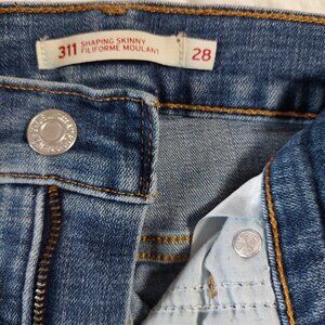 Levi's 311 Shaping Skinny Jeans in a Classic Wash Size 28*30